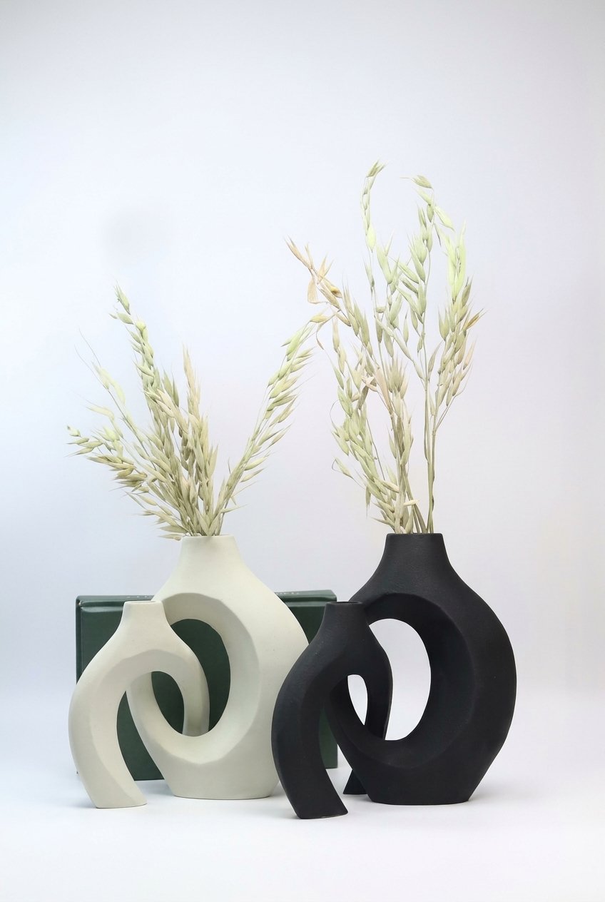 Hugging Vase Set Dining Table
